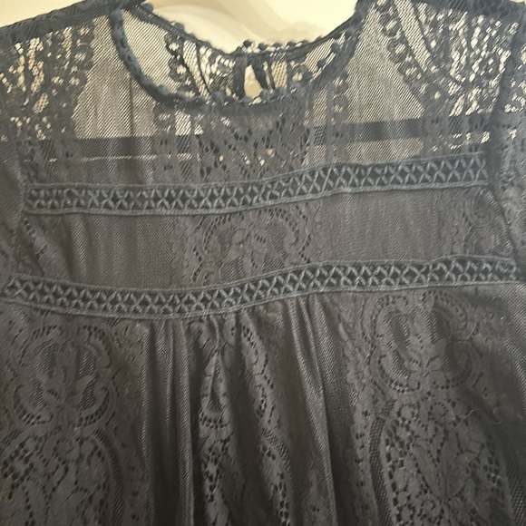 DNT lace top - Picture 3 of 5